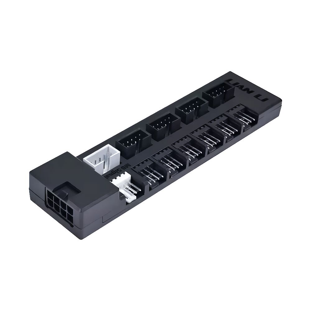 Adaptateur de câbles SATA Lian Li avec plusieurs connecteurs pour alimenter tes composants.