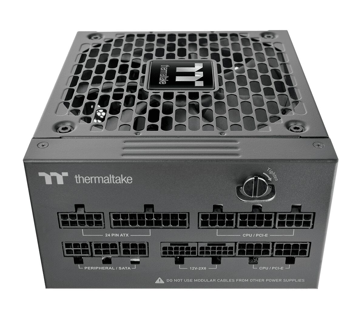 Bloc d'alimentation modulaire Thermaltake avec ses différents connecteurs visibles, notamment le connecteur 24 PIN ATX, les ports CPU/PCI-E et les ports SATA.