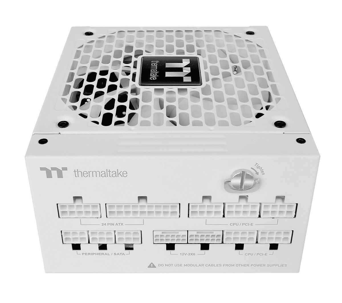 Bloc d'alimentation modulaire blanc de la marque Thermaltake, montrant les connecteurs 24 pin ATX, CPU/PCI-E et SATA.