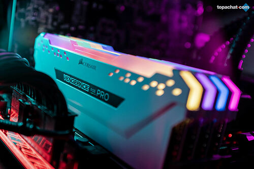 DDR4 Corsair Vengeance RGB PRO Blanc - 32 Go (4 x 8 Go) 3200 MHz - CAS 16