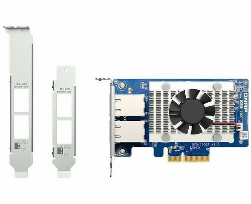 Carte réseau PCIe Synology avec deux ports SFP+ et deux équerres de montage interchangeables.