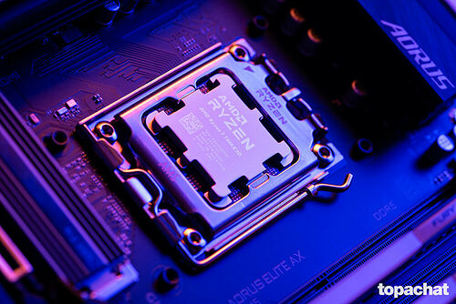 AMD Ryzen 7 7800X3D (4.2 GHz)