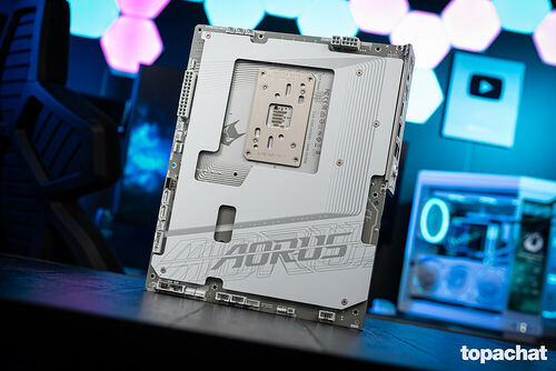 GIGABYTE X870 AORUS STEALTH ICE