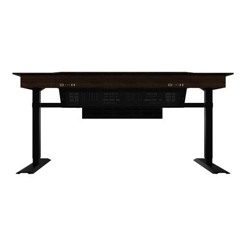 Un bureau de gamer en bois sombre avec un support de gestion des câbles intégré sous le plateau.