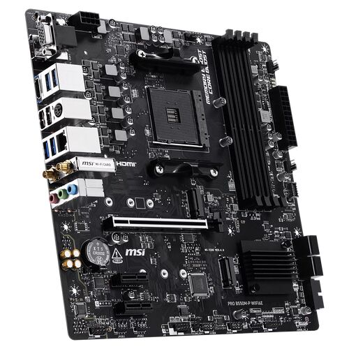 Carte mère MSI PRO B550M-WF1E avec connectivité Wi-Fi, ports HDMI et USB, et dissipateurs thermiques noirs.