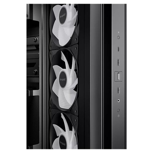 Boîtier PC noir équipé de trois ventilateurs blancs de marque be quiet! sur la façade avant, avec des ports USB et des boutons d'alimentation sur le panneau latéral.