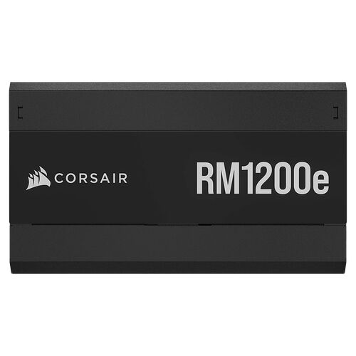 Bloc d'alimentation Corsair RM1200e de couleur noire.
