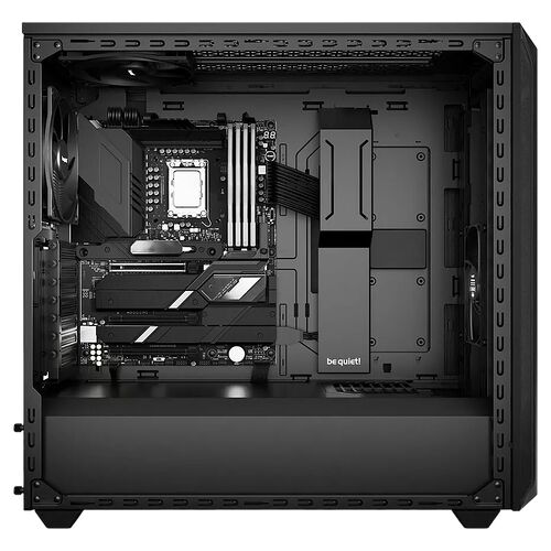 Un PC assemblé dans un boîtier noir de la marque be quiet!, comprenant une carte mère, une carte graphique et deux ventilateurs de boîtier.