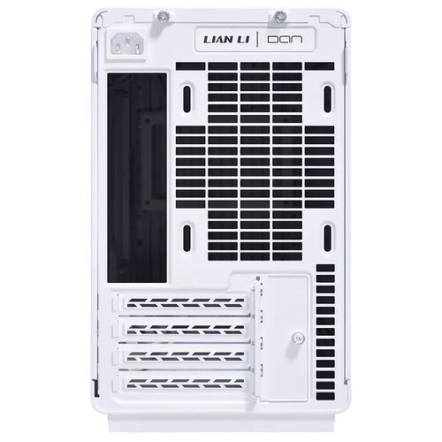 Boîtier PC blanc Lian Li DAN avec une façade perforée pour la ventilation et un panneau latéral transparent.
