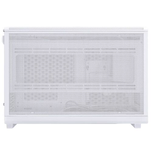 Boîtier PC blanc avec une façade en métal perforé pour une circulation d'air optimale.
