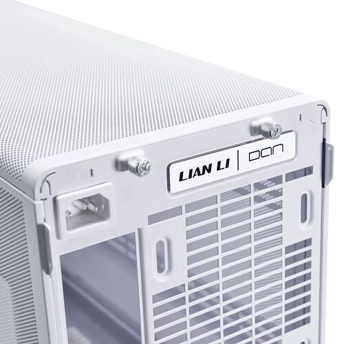 Boîtier PC blanc de la marque Lian Li avec une finition en mesh pour une meilleure ventilation.