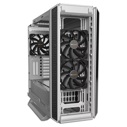 Boîtier PC be quiet! de couleur argentée avec deux ventilateurs noirs installés à l'arrière et deux autres à l'avant.