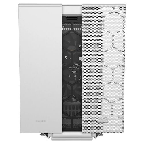 Boîtier PC be quiet! de couleur argentée avec une façade en mesh à motifs hexagonaux et un panneau latéral plein.