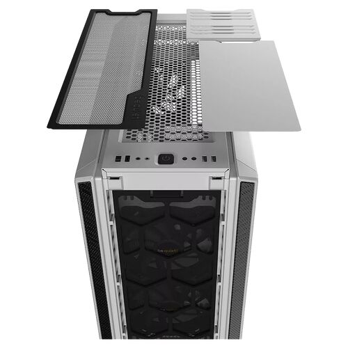 Boîtier PC be quiet! avec ses panneaux latéraux et supérieur détachés, montrant la structure interne et les grilles de ventilation.