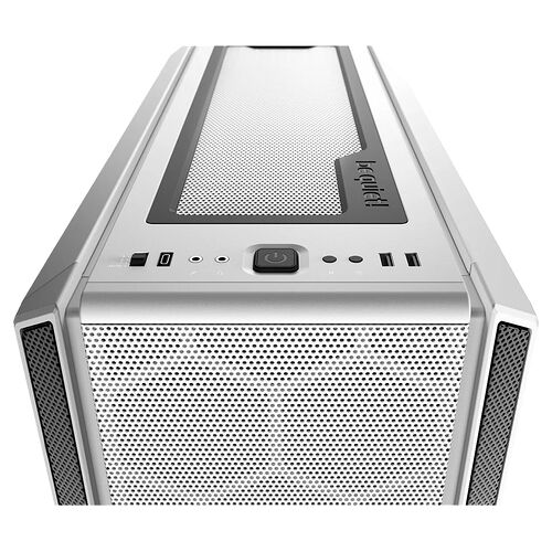 Boîtier PC silver de marque be quiet! avec une façade perforée pour la ventilation et une connectique en façade comprenant un bouton d'alimentation et des ports USB.