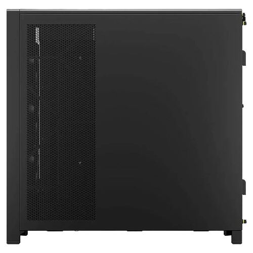 Boîtier PC noir avec une large paroi latérale perforée pour la ventilation.