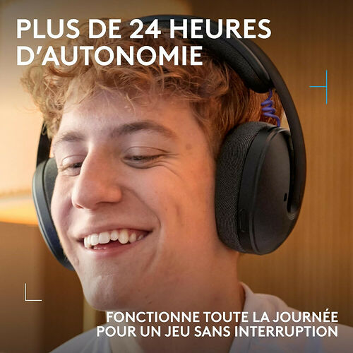 Un jeune homme souriant porte un casque audio sans fil noir. Le texte indique que le casque offre plus de 24 heures d'autonomie pour jouer sans interruption.