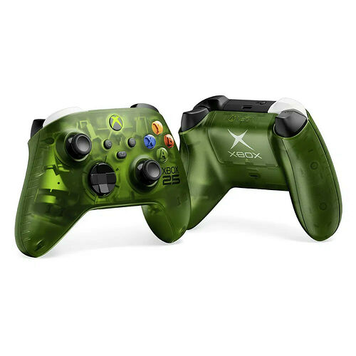 Deux manettes Xbox de couleur verte translucide avec le logo Xbox visible.