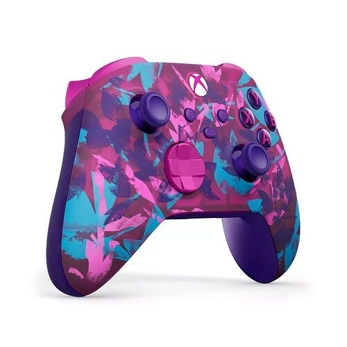 Manette Xbox avec un motif abstrait dans les tons rose, bleu et violet.