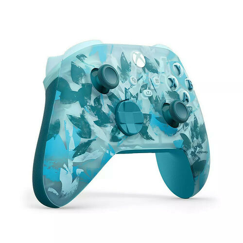 Manette Xbox avec un motif de feuilles dans les tons bleu et turquoise.