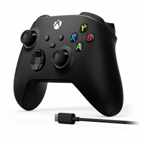 Manette Xbox noire avec un câble USB pour la connexion.
