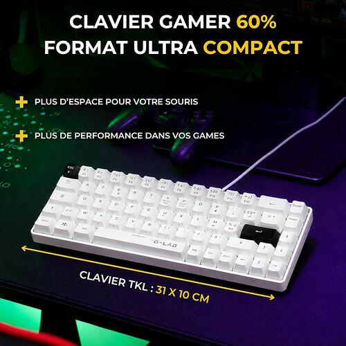 Clavier gamer ultra compact au format 60% de la marque G-LAB, de couleur blanche, présenté sur un tapis de souris avec un éclairage RGB en arrière-plan.