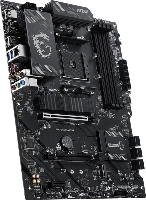 Carte mère MSI B550 Gaming WiFi avec dissipateurs thermiques noirs et éclairage discret, présentant divers ports de connexion et emplacements de mémoire vive.