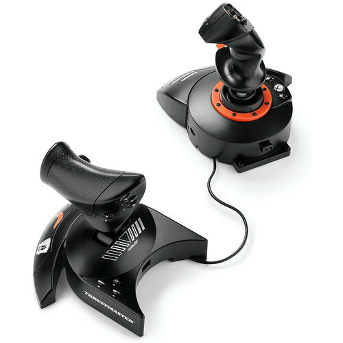 Ensemble de joysticks Thrustmaster noirs avec des détails orange, comprenant un manche de commande et une manette de gaz pour simulateur de vol.