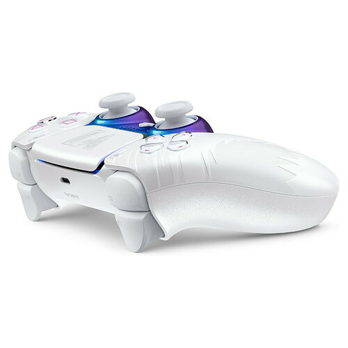 Manette blanche Sony avec des touches et des sticks analogiques blancs, présentant des détails bleus et violets sur la partie supérieure.