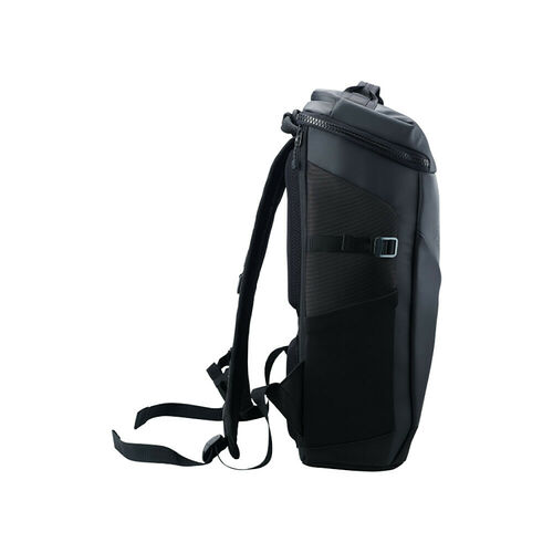 Sac à dos noir avec des bretelles rembourrées et des sangles de maintien, conçu pour le transport de matériel.