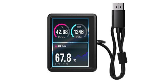 Écran de monitoring interne affichant les températures du CPU (42.68 °C) et du GPU (67.8 °C), ainsi que la vitesse du ventilateur CPU (1246 RPM), relié par un câble USB.