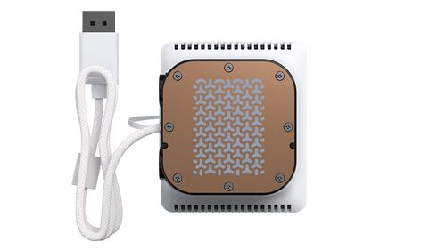 Un adaptateur sans fil blanc avec un câble tressé blanc et une surface carrée marron texturée.