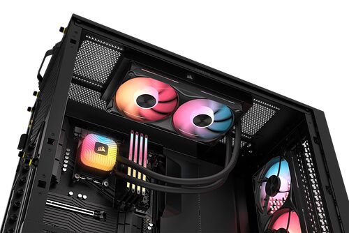 PC équipé d'un système de refroidissement liquide Corsair avec des ventilateurs RGB colorés et de la mémoire vive Corsair avec éclairage RGB.