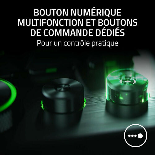 Gros plan sur des boutons de commande et un bouton numérique multifonction avec un éclairage LED vert sur un périphérique de contrôle.