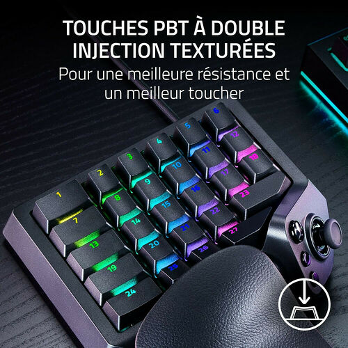 Un pavé numérique mécanique avec des touches PBT à double injection rétroéclairées en RGB, montrant une texture résistante et un toucher amélioré.