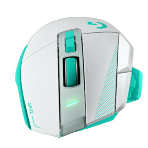 Souris Logitech G502 de couleur blanche et turquoise avec une molette de défilement centrale et des boutons latéraux.