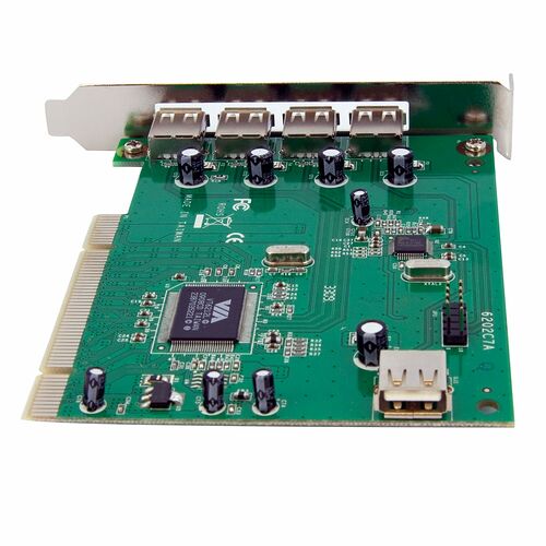 Carte d'extension PCIe avec quatre ports USB situés sur l'équerre métallique et un port USB supplémentaire sur la carte.