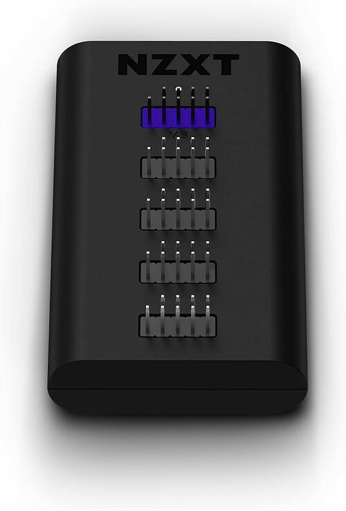 Boîtier de contrôle NZXT avec plusieurs connecteurs de ventilation et de ports RGB sur le dessus.