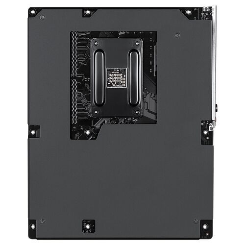 Vue arrière d'une carte mère noire montrant le boîtier de protection du socket du processeur.