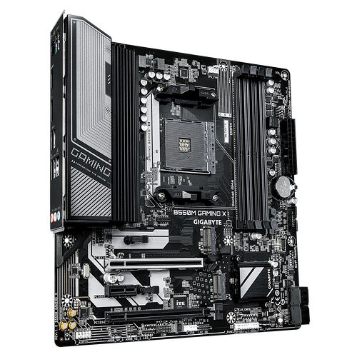 Carte mère Gigabyte B550M Gaming X avec dissipateur thermique sur le socket et des slots de mémoire RAM noirs.