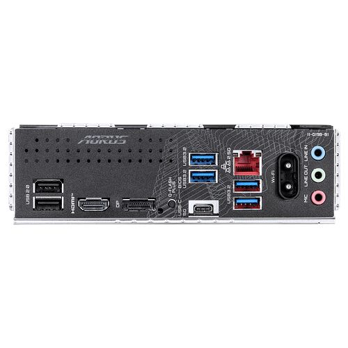 L'arrière-plan d'une carte mère Aorus présentant divers ports de connexion : USB, HDMI, DisplayPort, USB-C, ports audio et une zone pour le Wi-Fi.