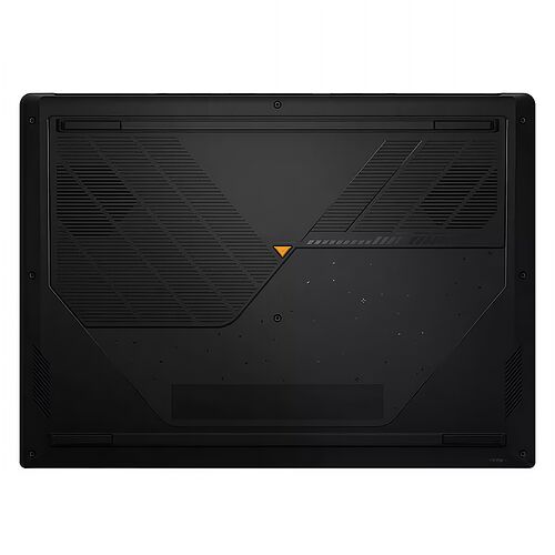 L'image montre le dessous d'un ordinateur portable noir avec des grilles de ventilation et un petit logo triangulaire orange au centre.