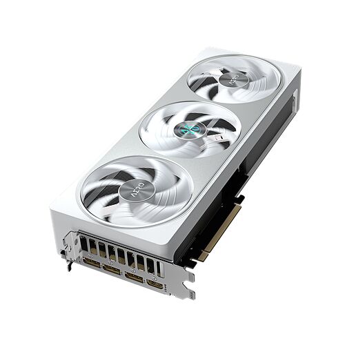Carte graphique Gigabyte Aorus avec trois ventilateurs argentés et un design compact.