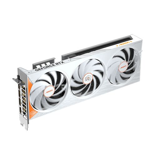 Carte graphique Gigabyte Aorus GeForce RTX blanche avec trois ventilateurs de refroidissement.