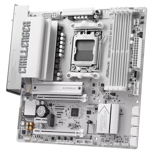 Carte mère ASRock Challenger B550M WiFi White, une carte mère pour PC avec dissipateurs thermiques blancs et un socket pour processeur Ryzen.