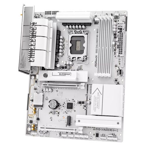 Carte mère ASRock Challenger B660 WiFi White, avec des dissipateurs thermiques blancs et des emplacements pour mémoire RAM.