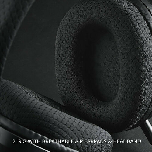Gros plan sur les coussinets et l'arceau d'un casque audio noir, dotés d'un revêtement en tissu respirant.