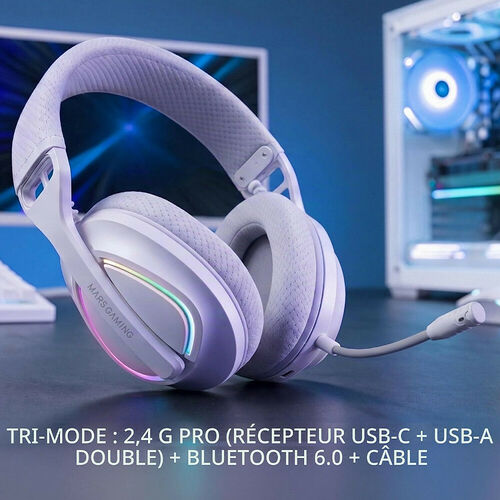 Casque gaming Mars Gaming blanc avec éclairage RGB sur les écouteurs. Il propose une connexion tri-mode via récepteur 2,4 GHz, Bluetooth 6.0 ou câble.