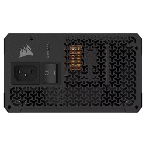 Bloc d'alimentation Corsair avec une grille de ventilation noire, un interrupteur d'alimentation et une prise d'entrée secteur.
