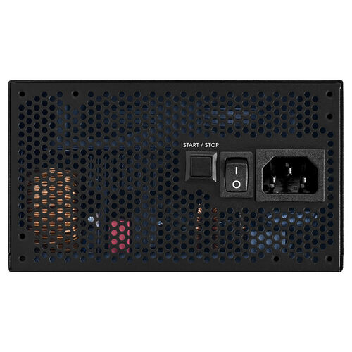 L'arrière d'un bloc d'alimentation PC noir avec un interrupteur marche/arrêt et une prise d'alimentation standard.
